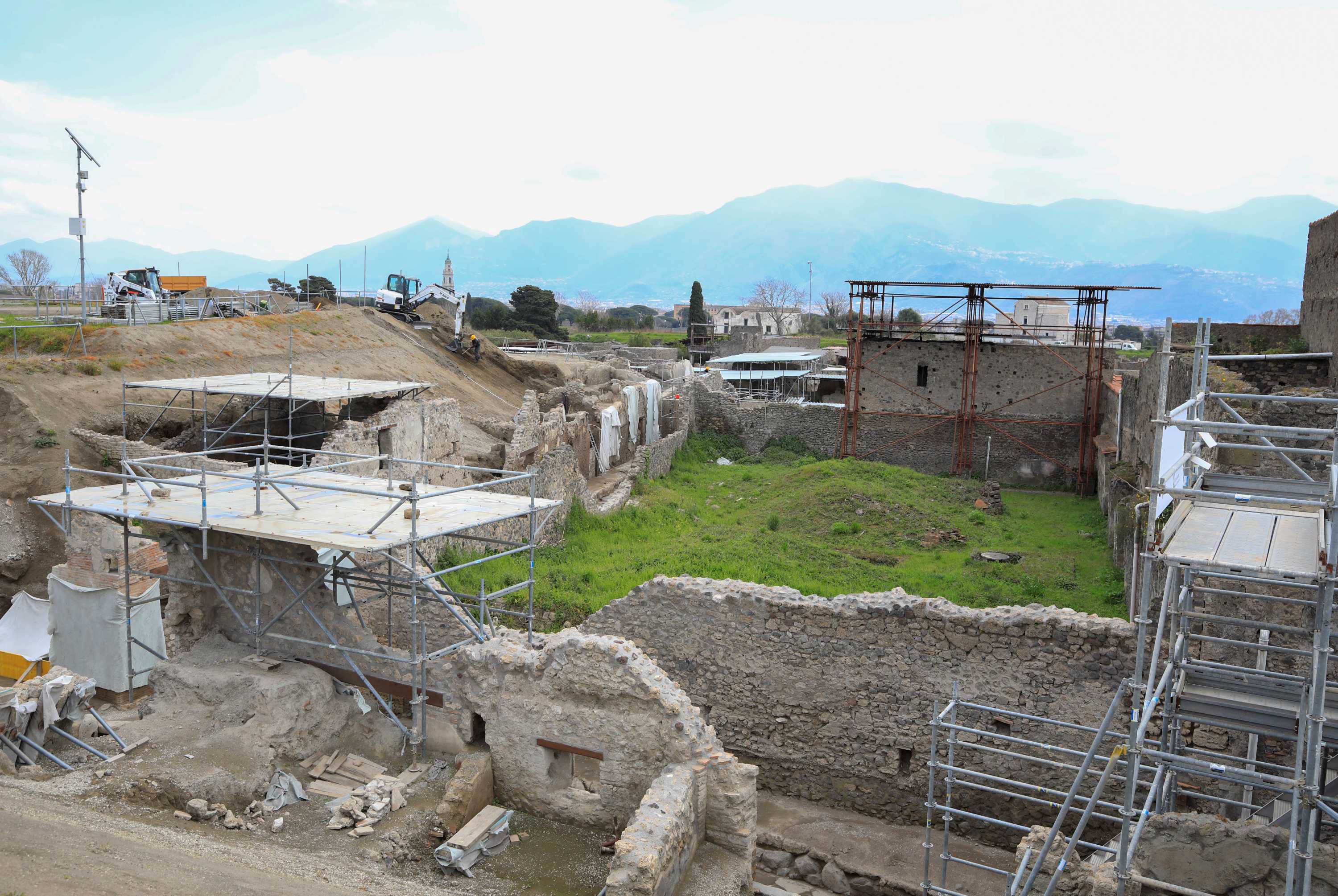 Self Improvement Wednesday. Scanning human remains at Pompeii.