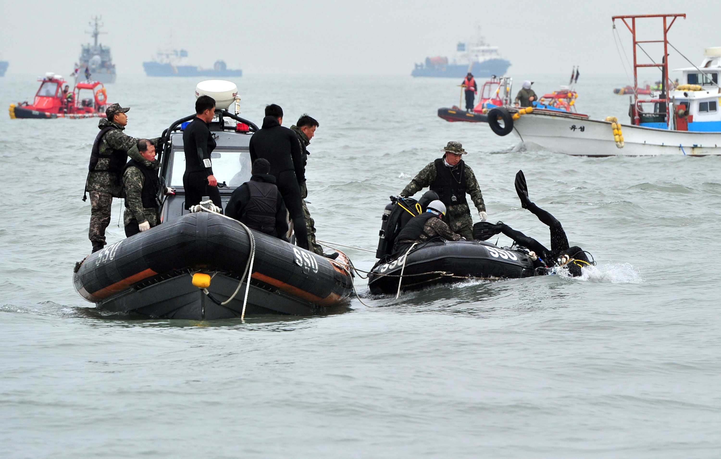 South Korea Ferry Disaster: Anger Mounts As Authorities Fail To Reach ...