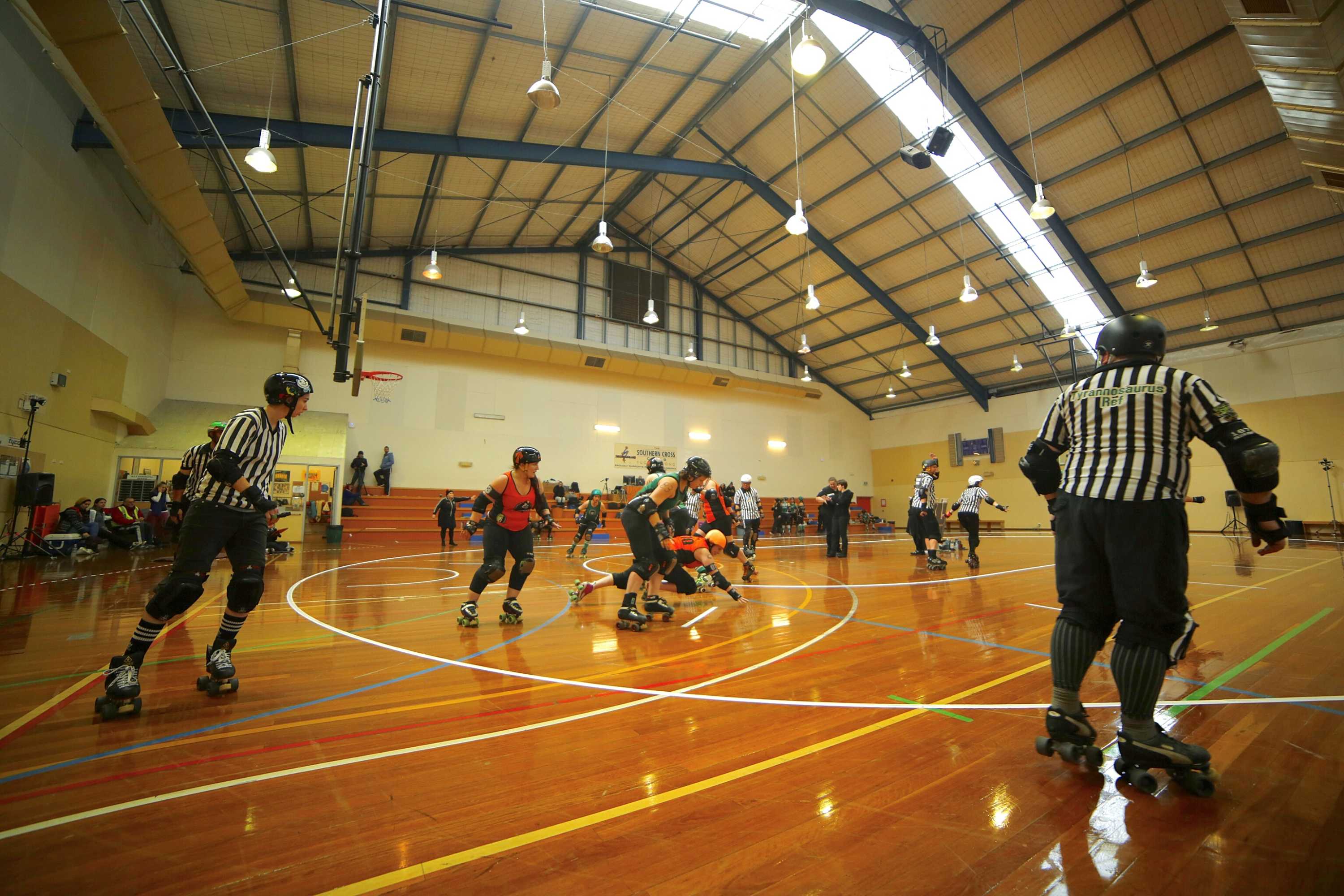 Quad Save the Queen 2015 Australia's best roller derby skaters come to