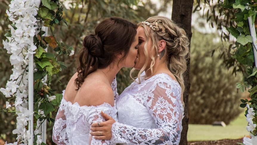 First kiss for same-sex wedding