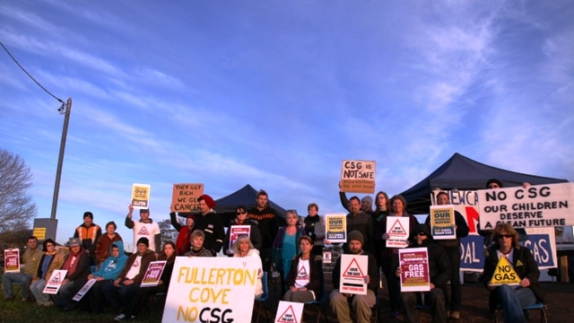 Fullerton Cove residents rally to oppose CSG drilling by Dart Energy in August 2012.