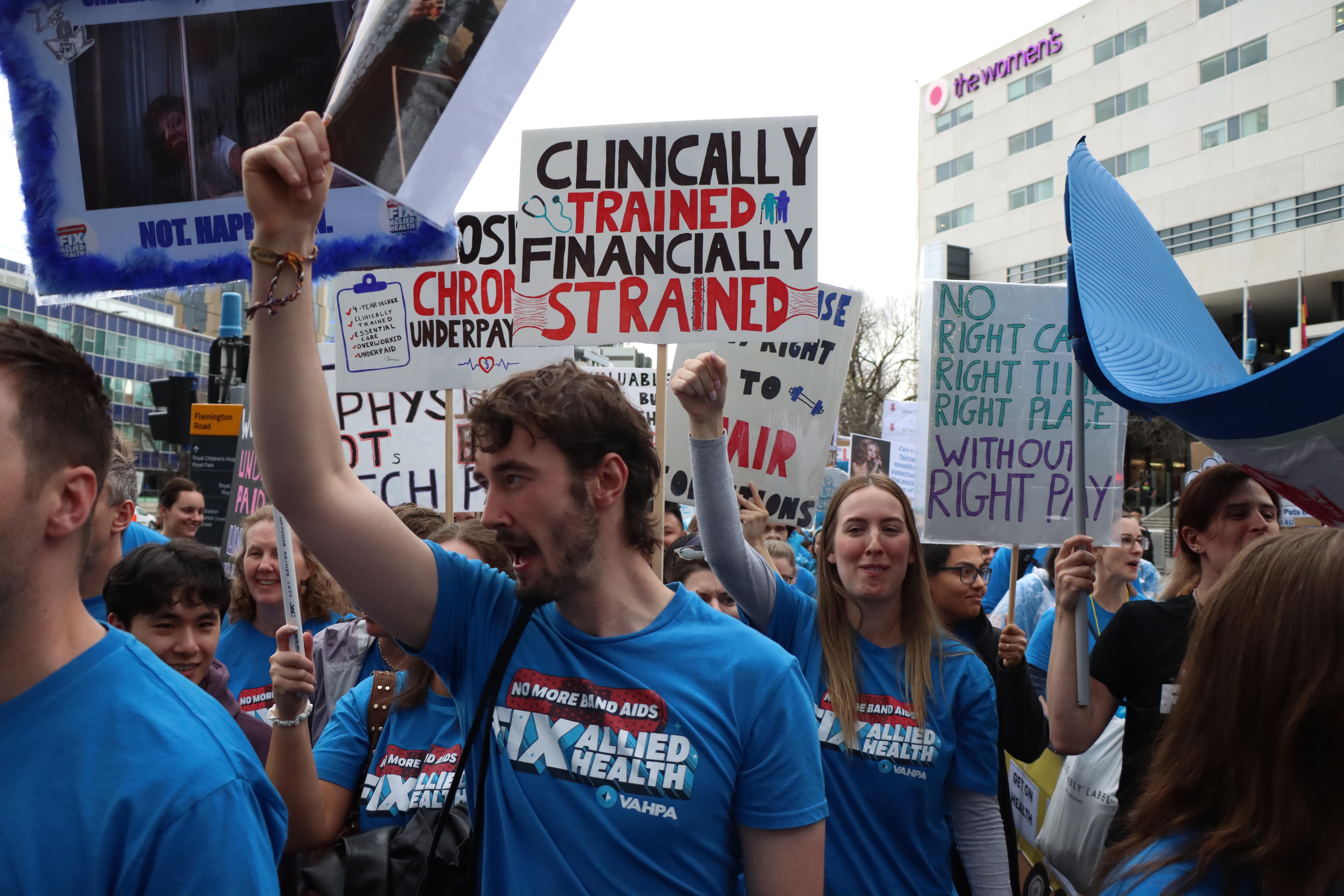 Victorian doctors and allied health professionals strike amid ongoing pay disputes