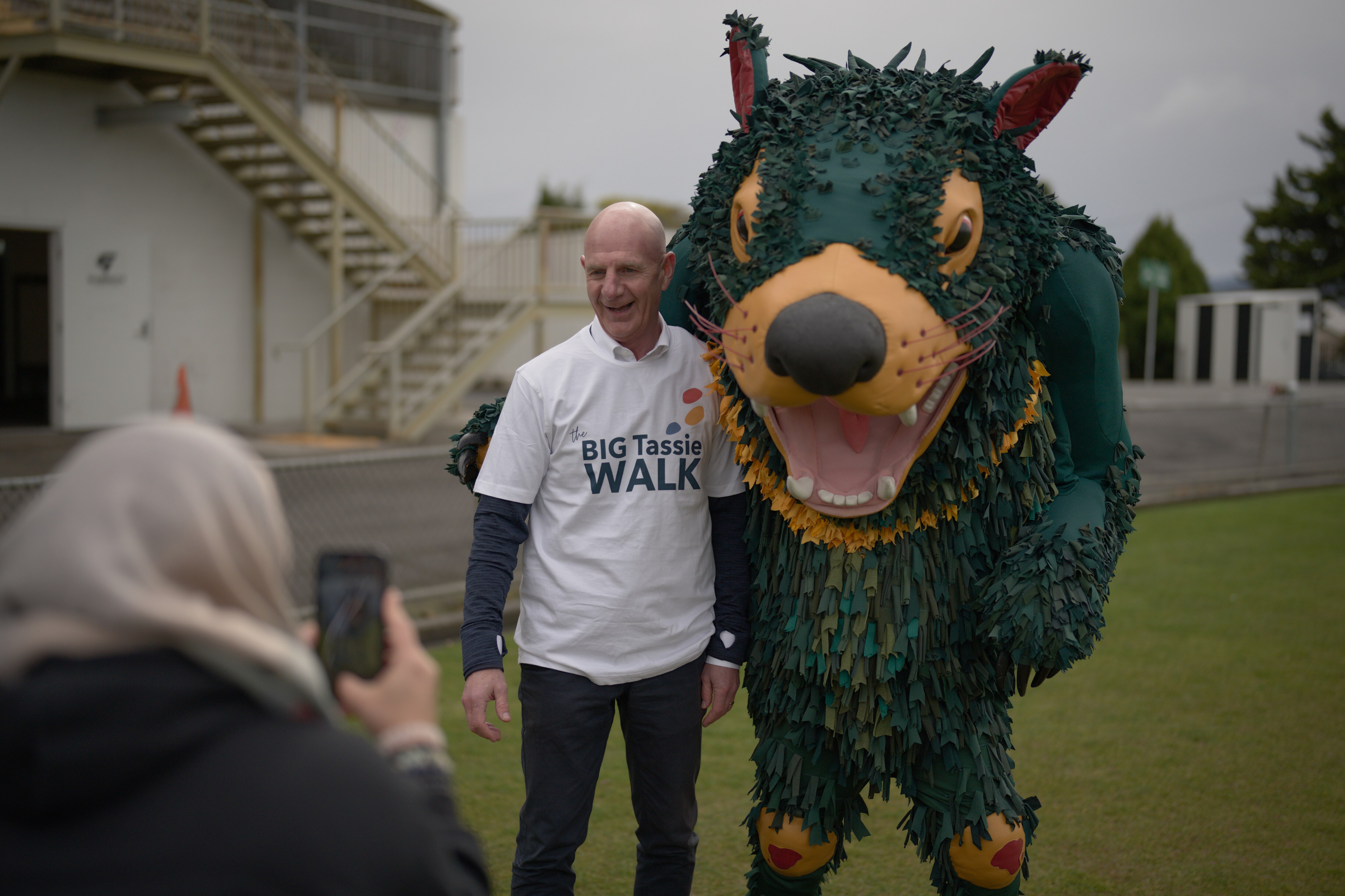 Peter Gutwein y Rum'un al inicio de la Big Tassie Walk 2025-09-03 10:09:00