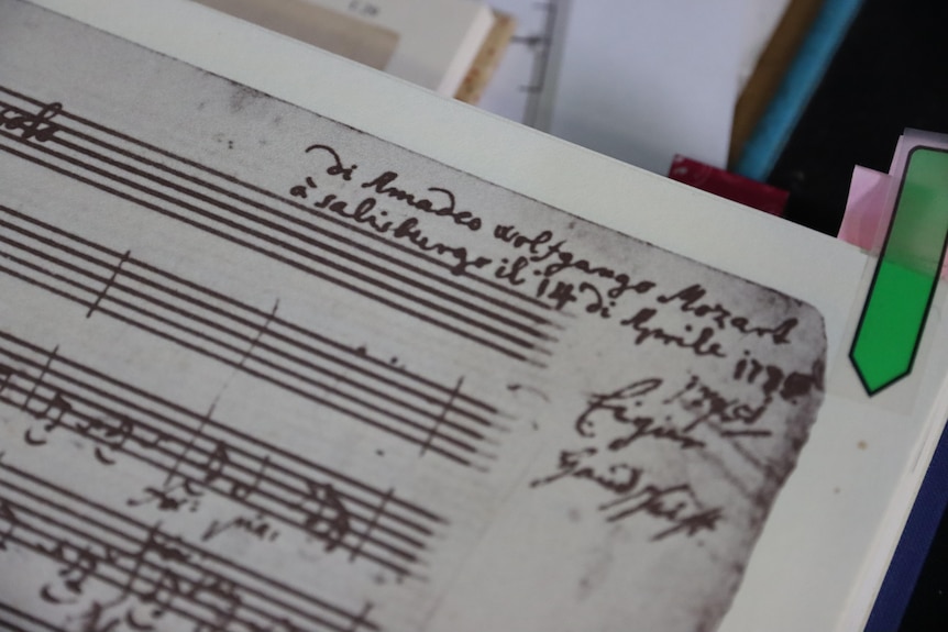 a sheet of music signed by amadeus wolfgang mozart
