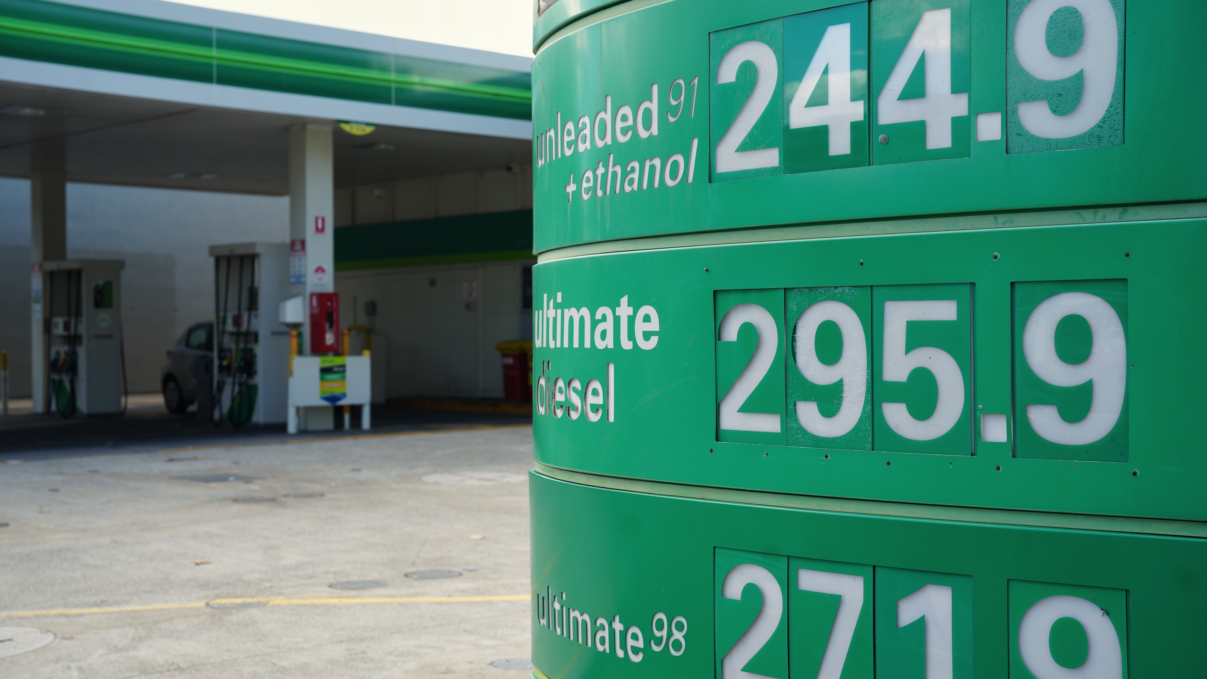 Canberrans encouraged to consider alternate transport amid fuel price hike