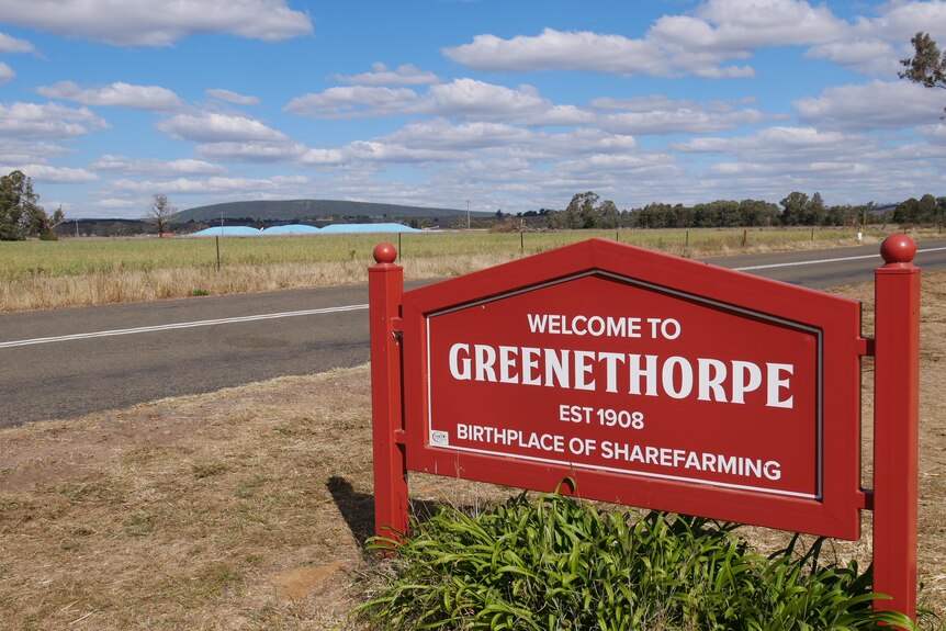 Greenethorpe town welcome sign.