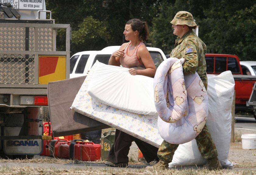 Bushfire families to receive $10,000 grants - ABC News