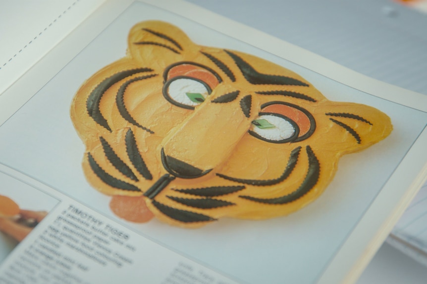 Tiger from Children's Birthday Cake Book.