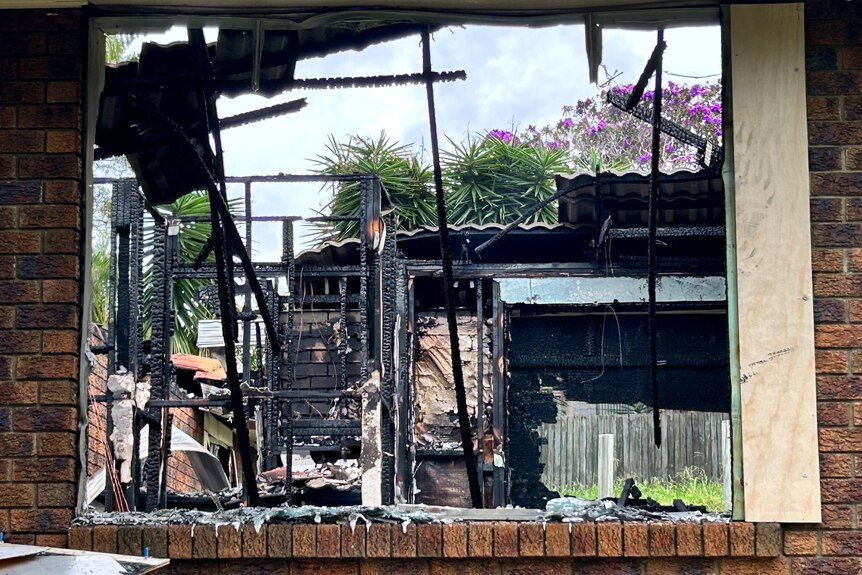 Noosa house destroyed by fire, police investigate links to teen's ...