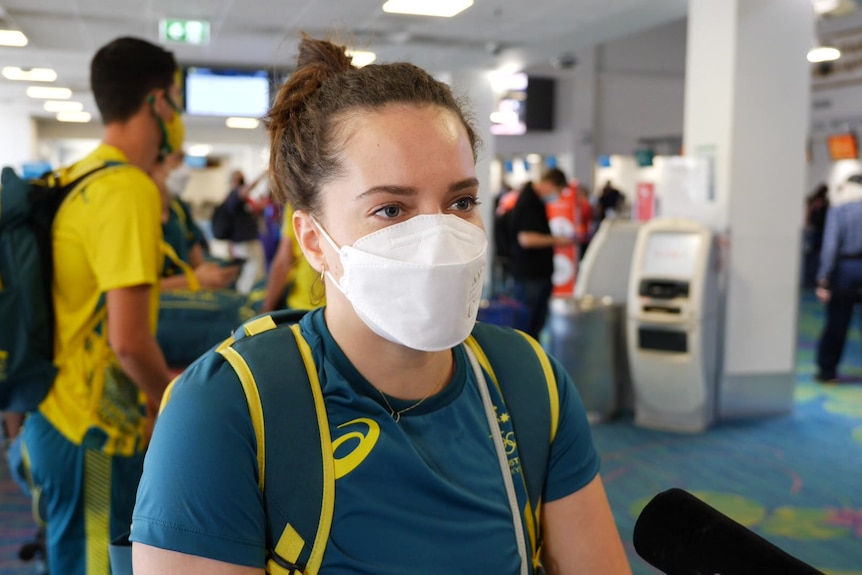 Diver Anabelle Smith at the Darwin Airport.