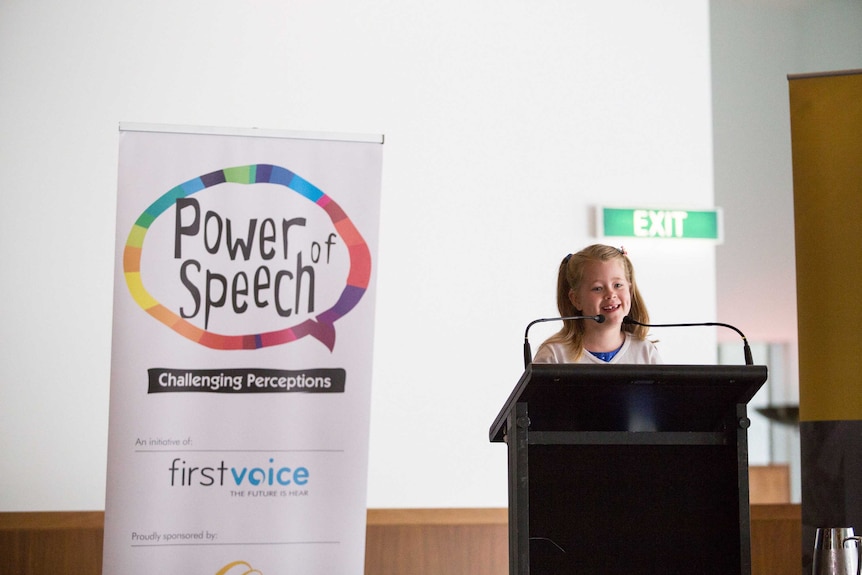 An image of Brisbane girl Zia Dredge behind a lectern speaking at Parliament House in Canberra in 2019