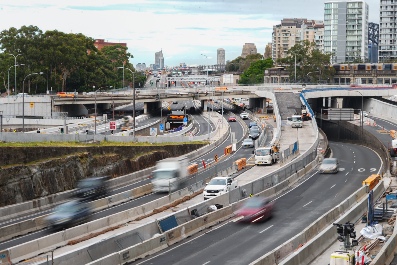 abc.net.au - Clare Armstrong - Consumer law failing drivers as EVs and high-tech cars flood market, dealers say