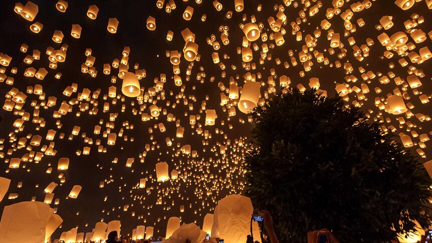 Lanterns light up Chiang Mai sky