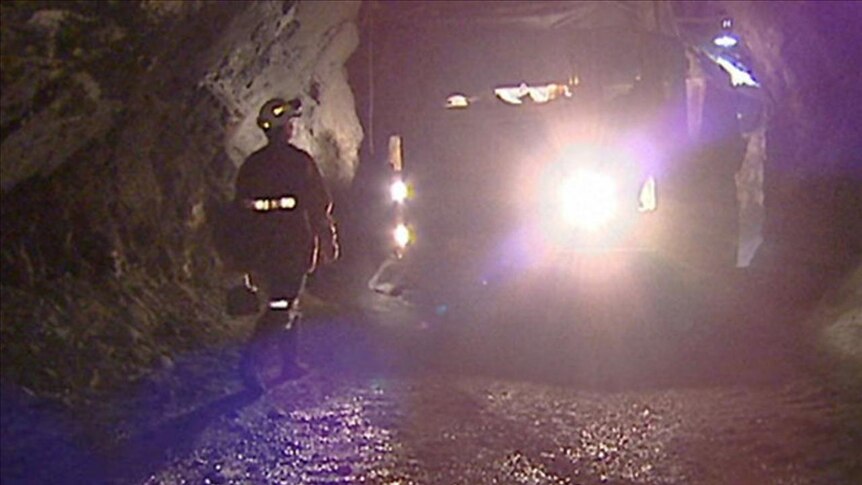 A worker underground in Beaconsfield gold mine