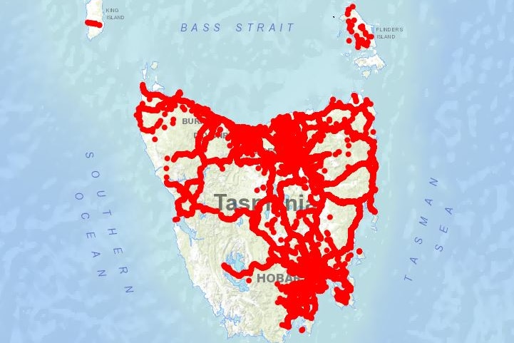 Les lignes rouges couvrent une carte de la Tasmanie.