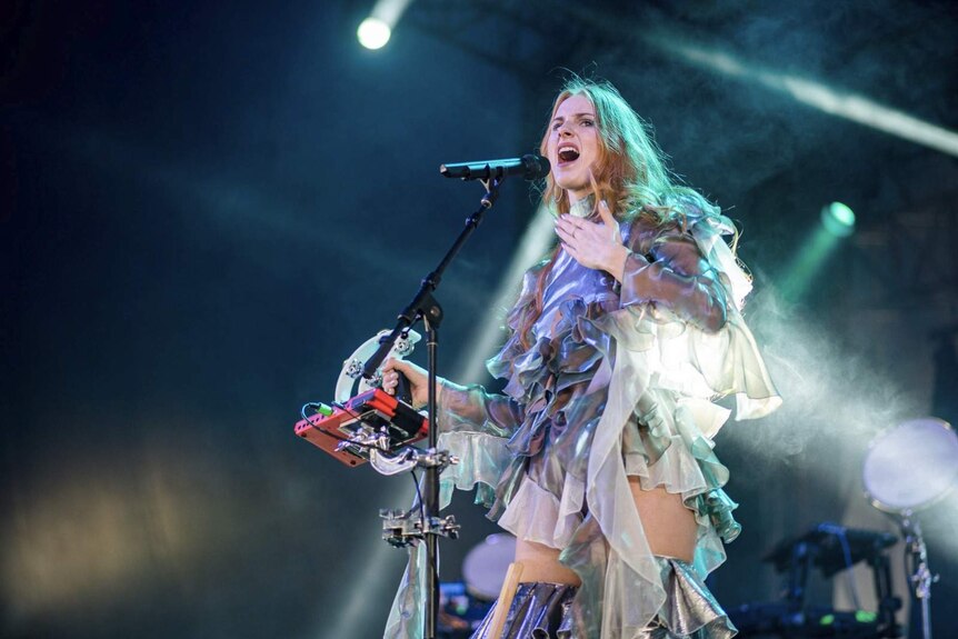 A shot of Vera Blue performing live at Splendour In The Grass 2017