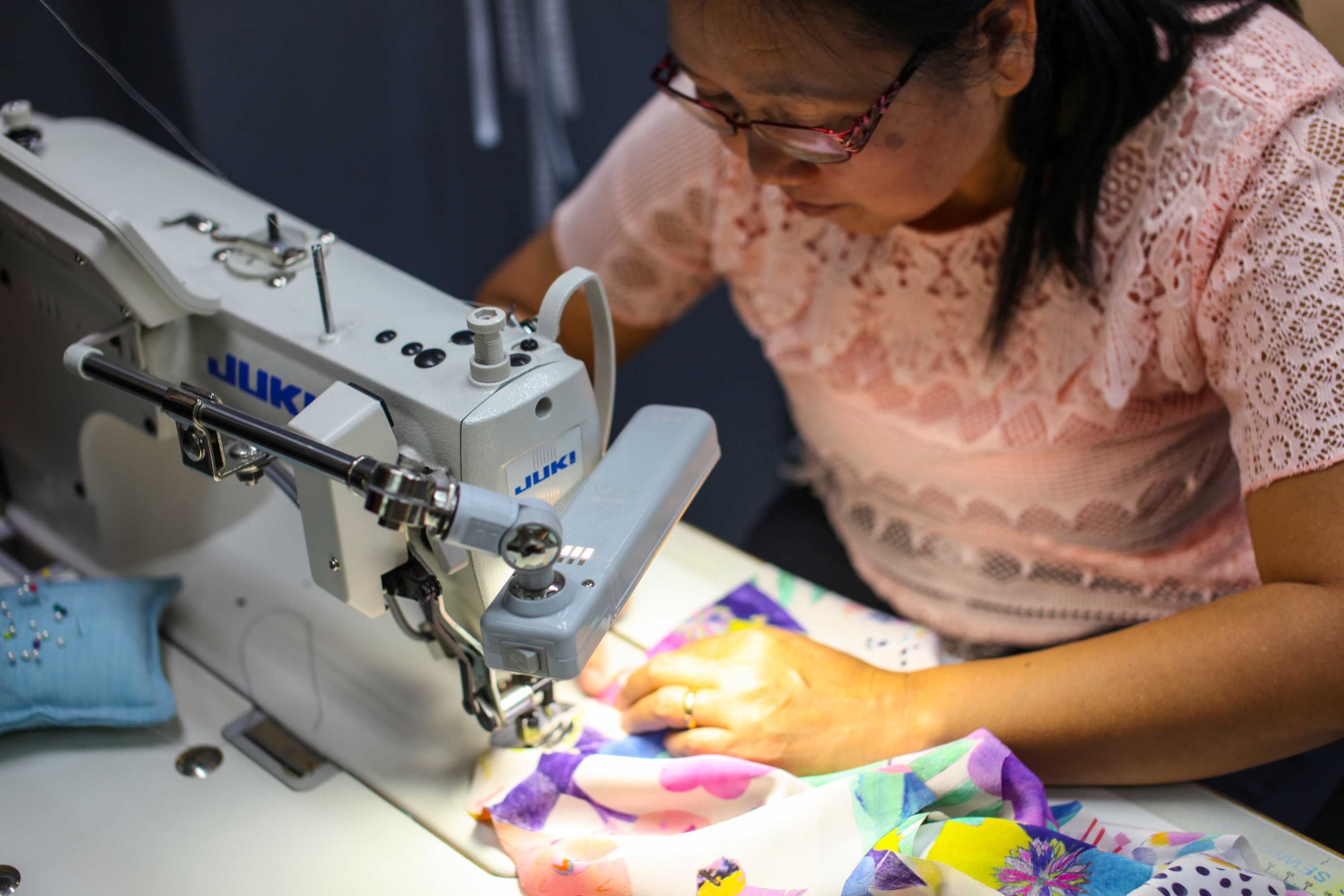 Silver lining for refugees at Sydney's Social Outfit ABC News