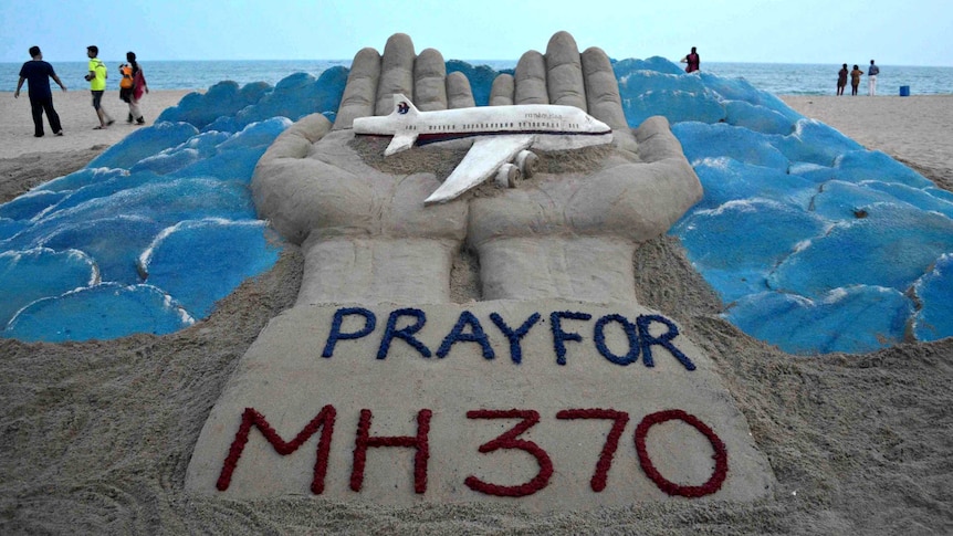 MH370 sand sculpture