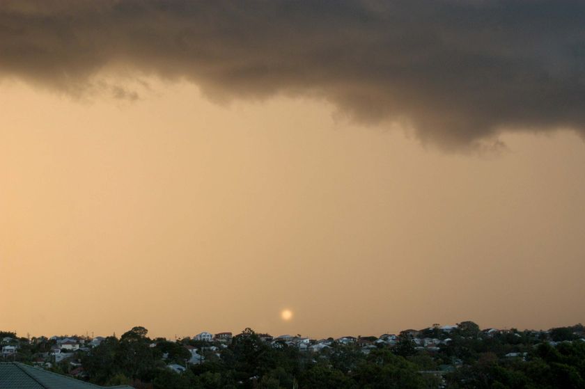Thunderstorms lash central Qld - ABC News