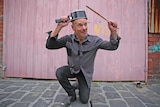 Melbourne busker Paul Guseli with a pot on his head