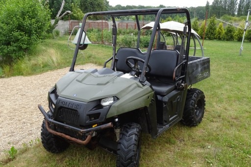 POLARIS RANGER 400 4X4 in yard.