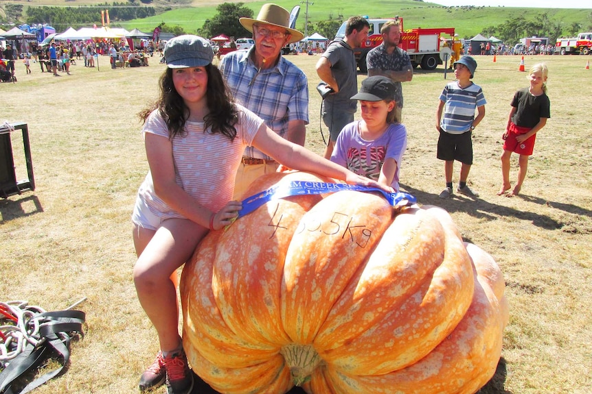 Bumblebee the pumpkin, with Shane Newitt's children and father, David