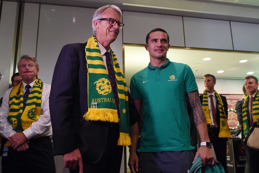 David Gallop stands next to Socceroos star Tim Cahill