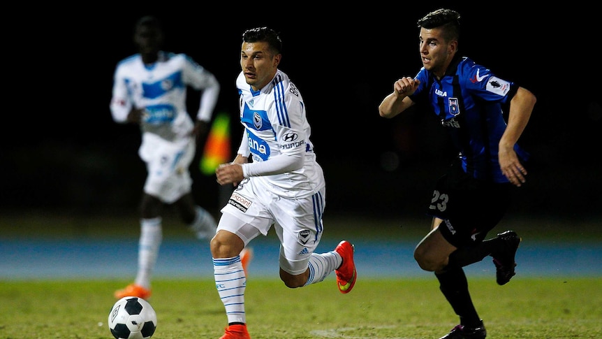 Kosta Barbarouses drives forward for Melbourne Victory in the FFA Cup