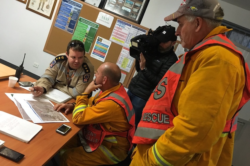 SES and CFS crews plan response to rising floodwaters around Port Wakefield.