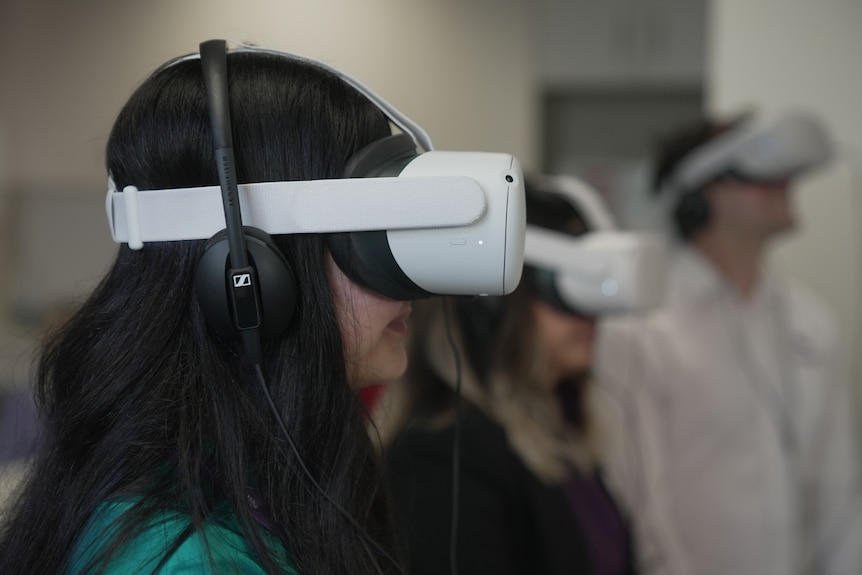 Virtual-Reality-Technologie wird eingesetzt, um die Pflege von Menschen mit Demenz zu informieren