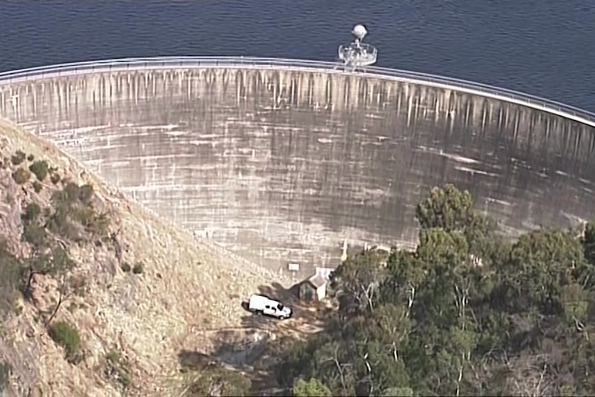 A semi-circle dam wall
