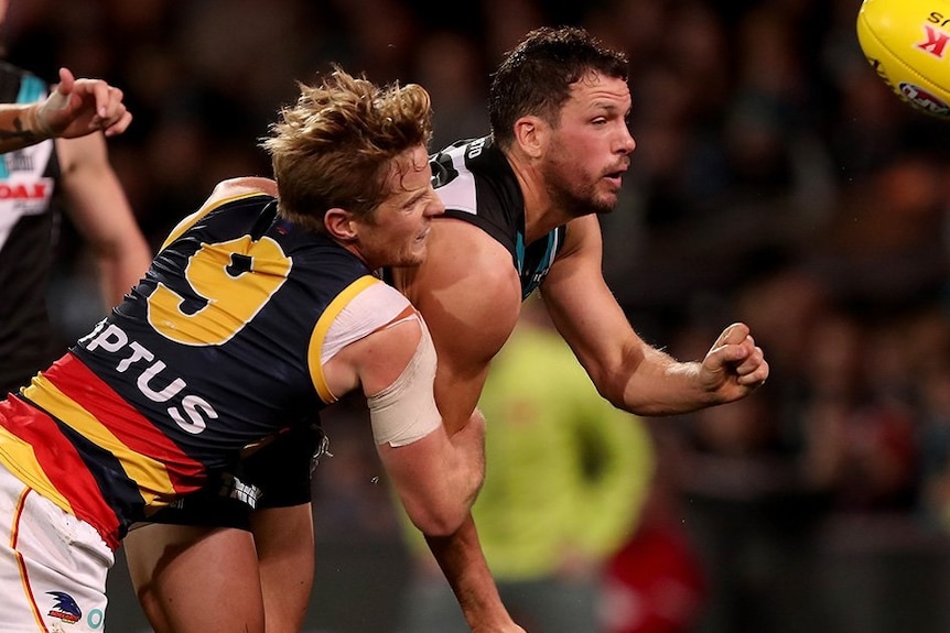 Rory Sloane tackles Travis Boak