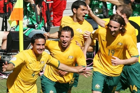 Tim Cahill scored twice in the last six minutes to lead Australia to a 3-1 World Cup win over Japan