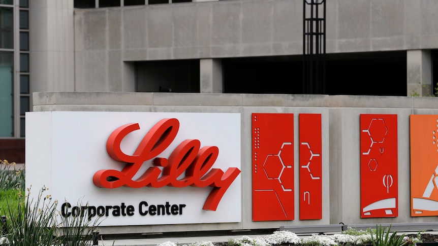 An image of the logo of Eli Lilly outside their corporate headquarters.