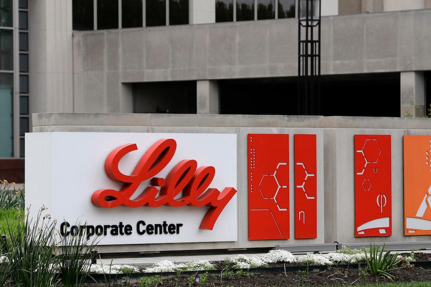 An image of the logo of Eli Lilly outside their corporate headquarters.