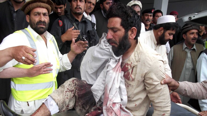 Pakistan blast victim arrives at hospital