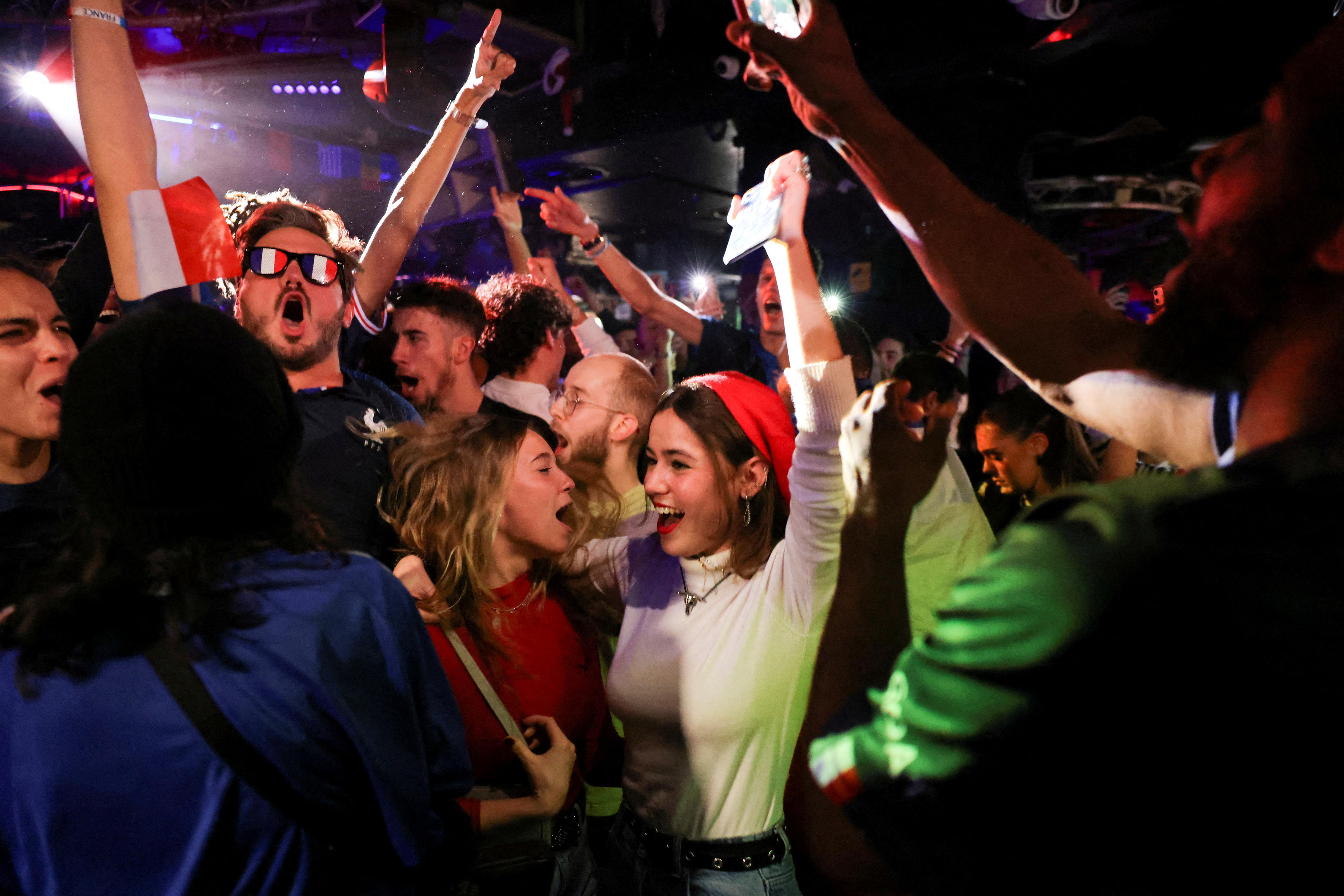 World Cup fans boost UK economy, easing recession risk