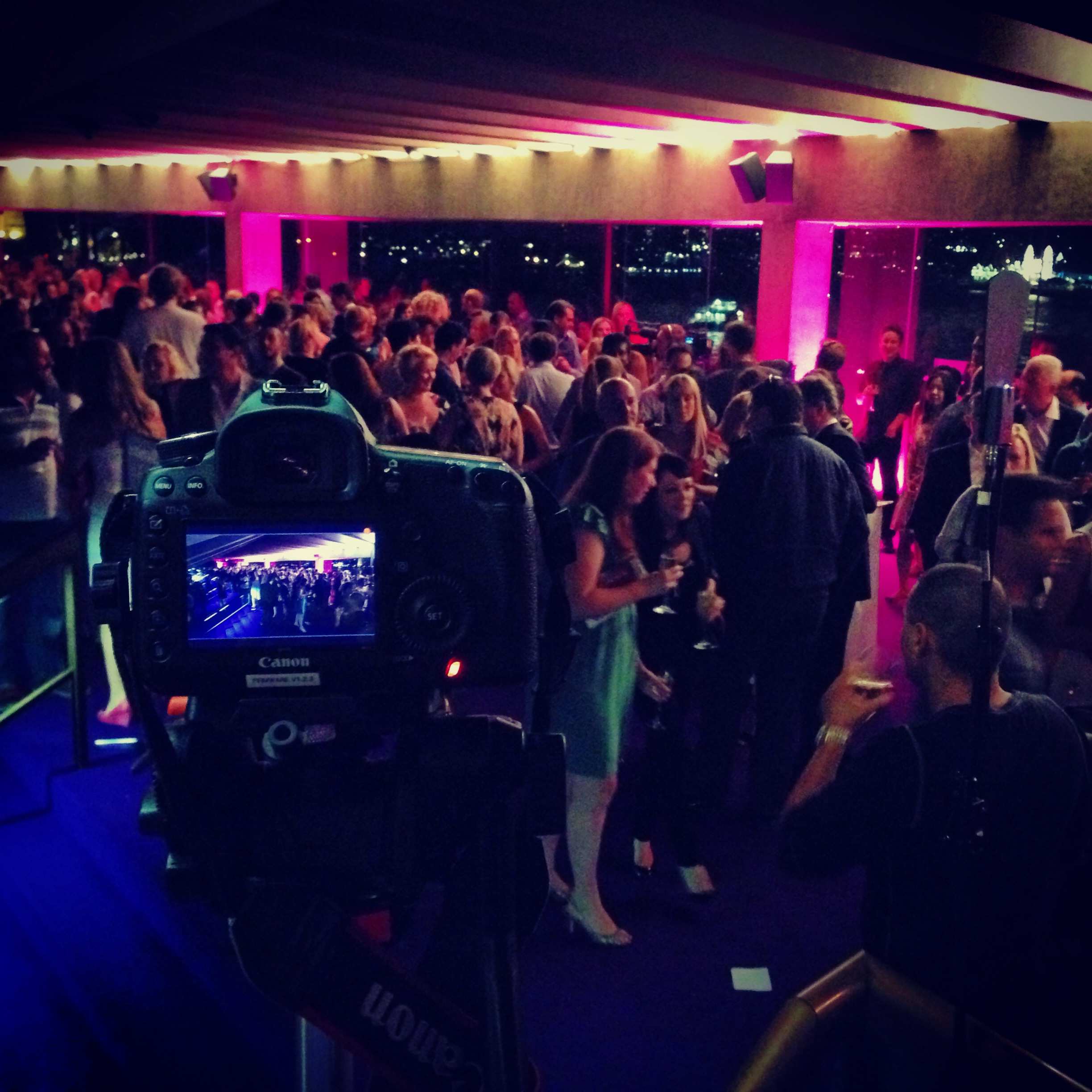 Sydney singles attempt to break Guinness World Record for biggest blind