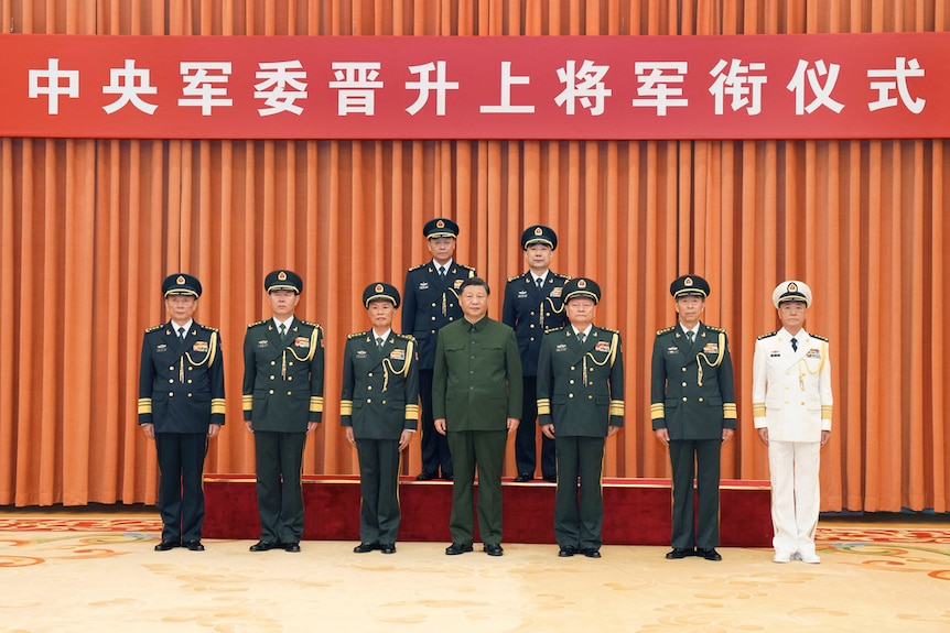 Xi stands together with other leaders