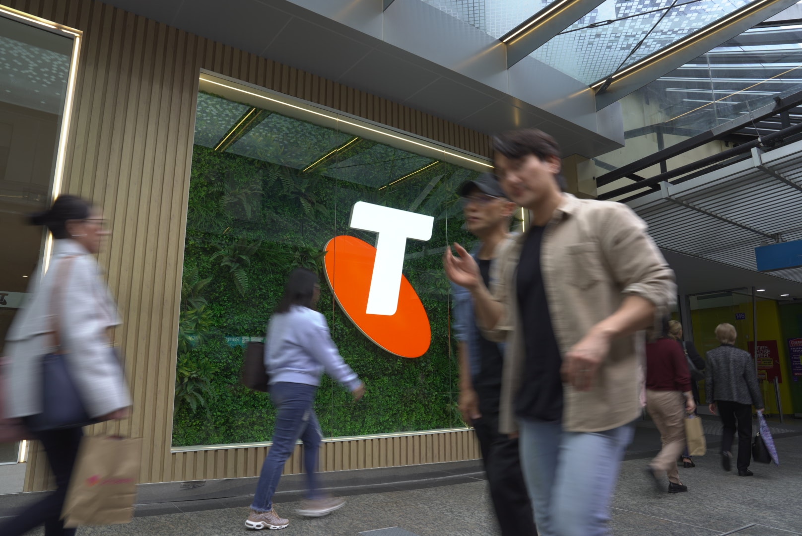 Telstra job losses mount, with 650 redundancies looming