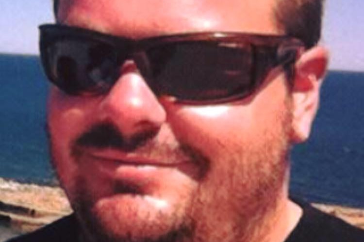 Close-up of Brad Keeley with sunglasses.