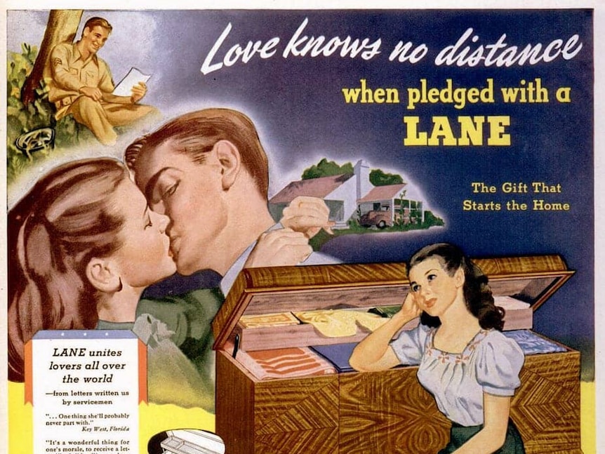 Une publicité vintage avec des images dessinées d'un couple s'embrassant près d'une boîte en bois.