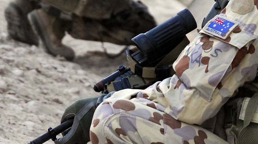 File photo: An Australian soldier patrols near Tarin Kowt in southern Afghanistan in November 2006.(Department of Defence)