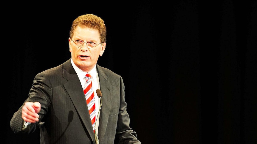 Ted Baillieu speaking at podium (ABC: Peter Giafis)