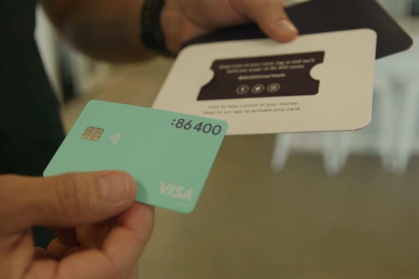 A light blue bank card with the brand 86 400 in top right corner.