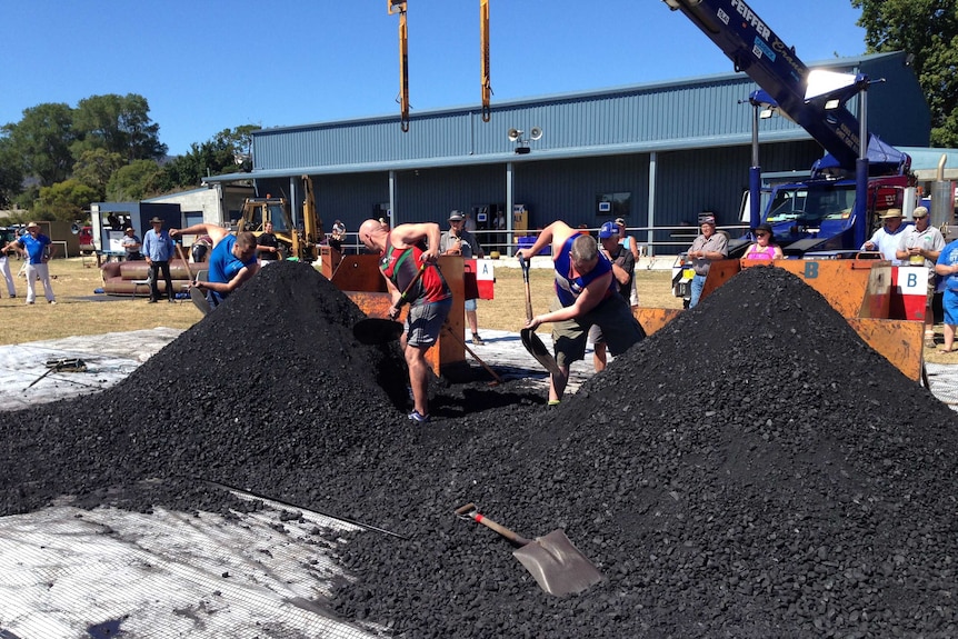 Coal shovelling competition Fingal