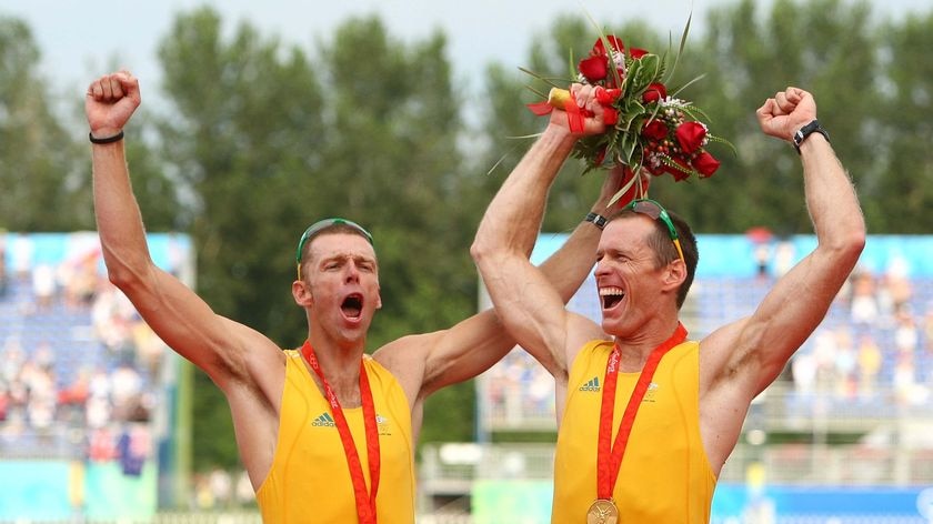 Duncan Free (L) and Drew Ginn with their gold medals at the Beijing Olympics on August 16, 2008.