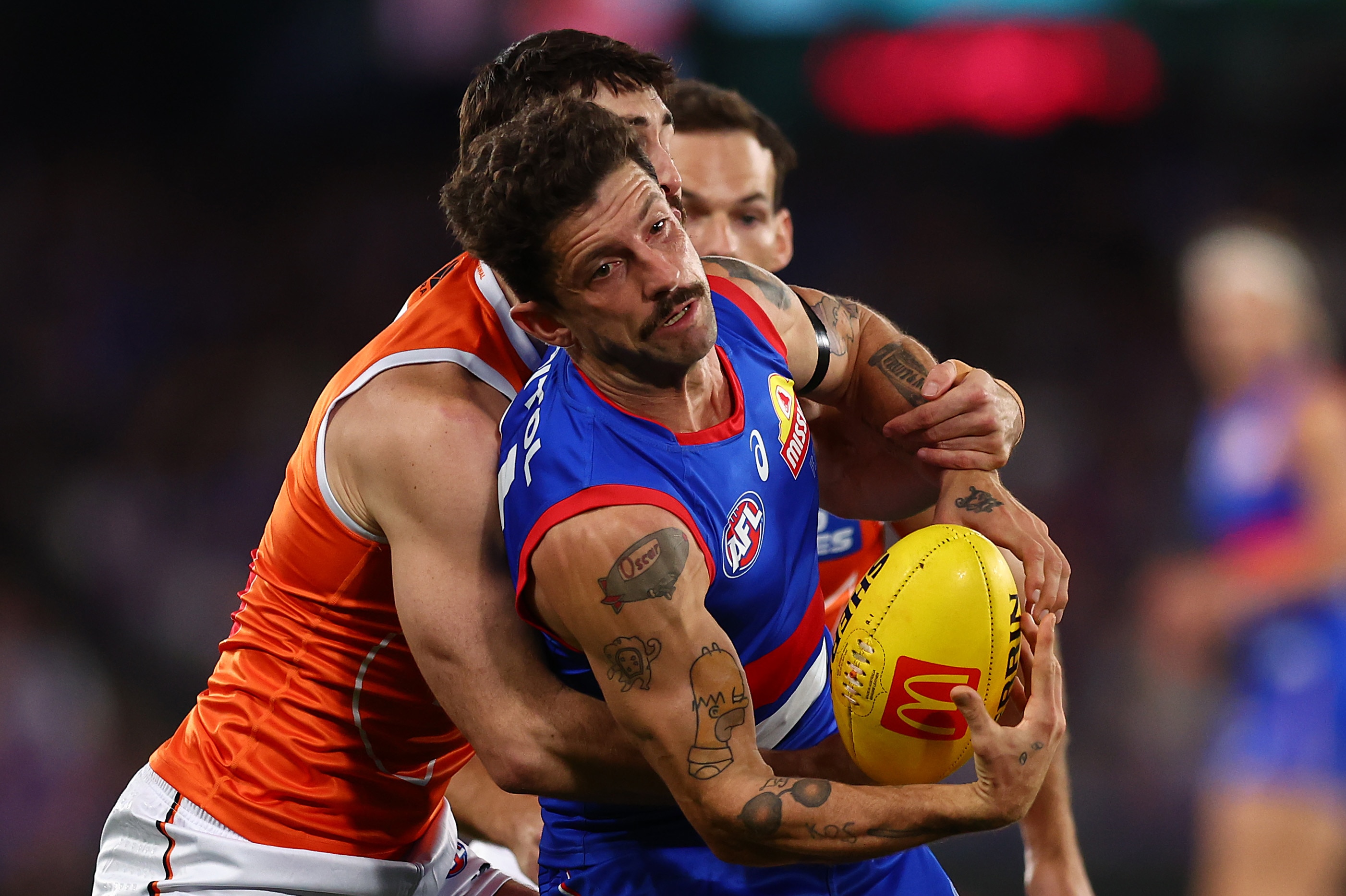 Live: Bulldogs and Giants renew rivalry to kick off Saturday AFL action