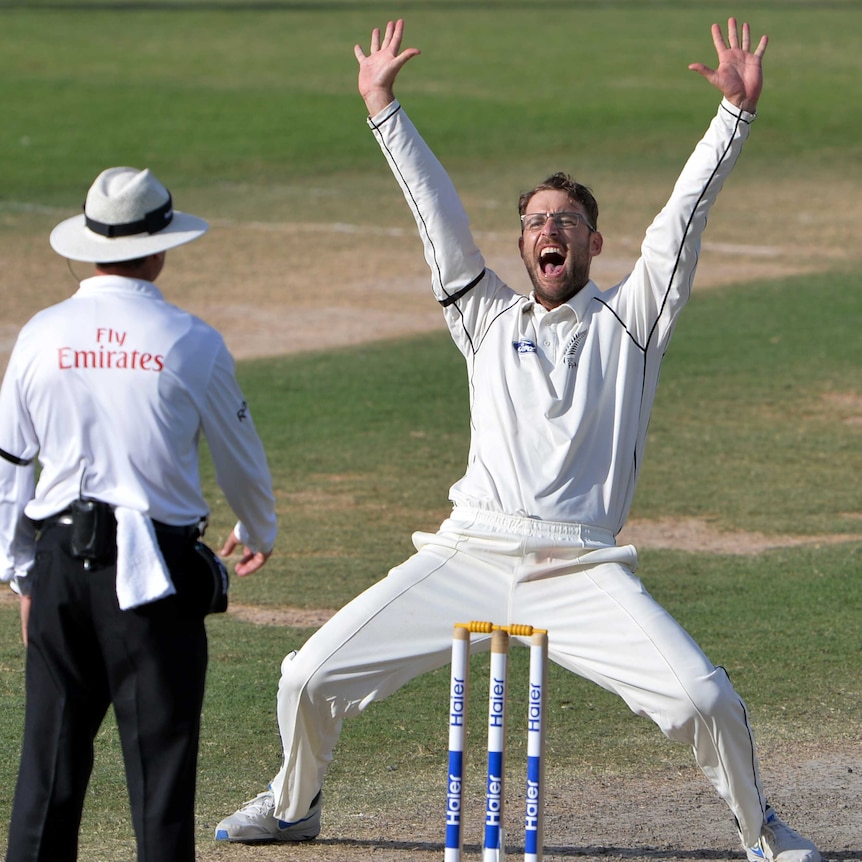 Vettori appeals for wicket against Pakistan
