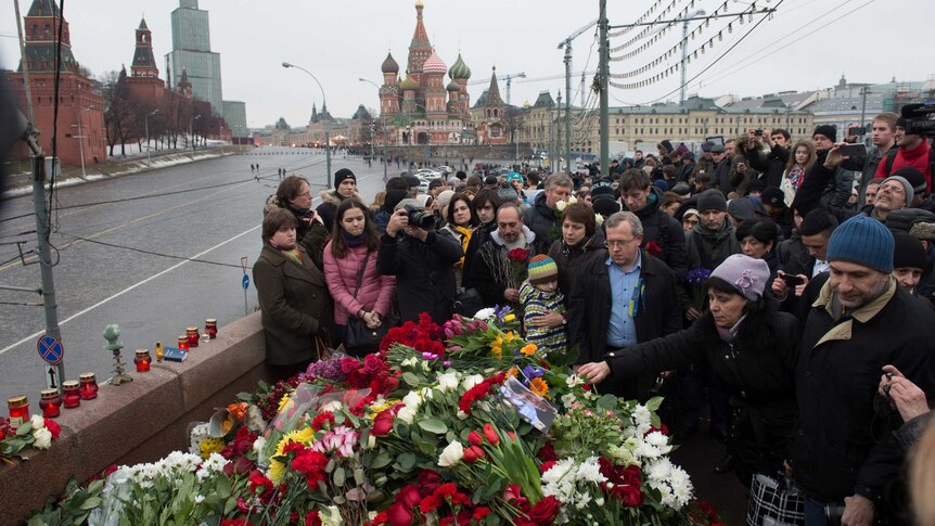 People gather at scene of Boris Nemtsov shooting